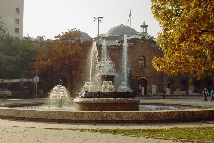 Springbrunnen vor dem Archologisches Museum und dem Prsidentensitz