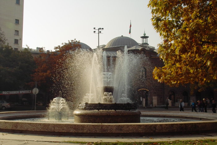 Springbrunnen vor dem Archologisches Museum und dem Prsidentensitz