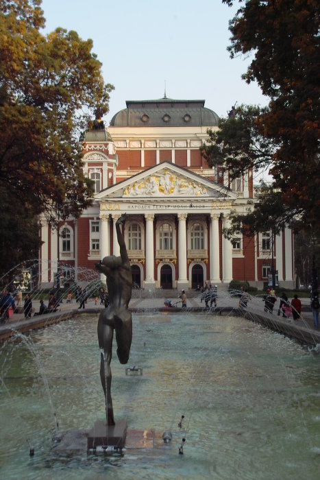 Brunnen beim Nationaltheater Sofia